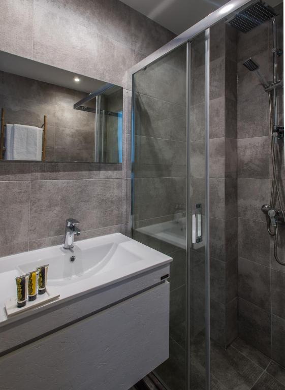 Spot Apart - Resim 36