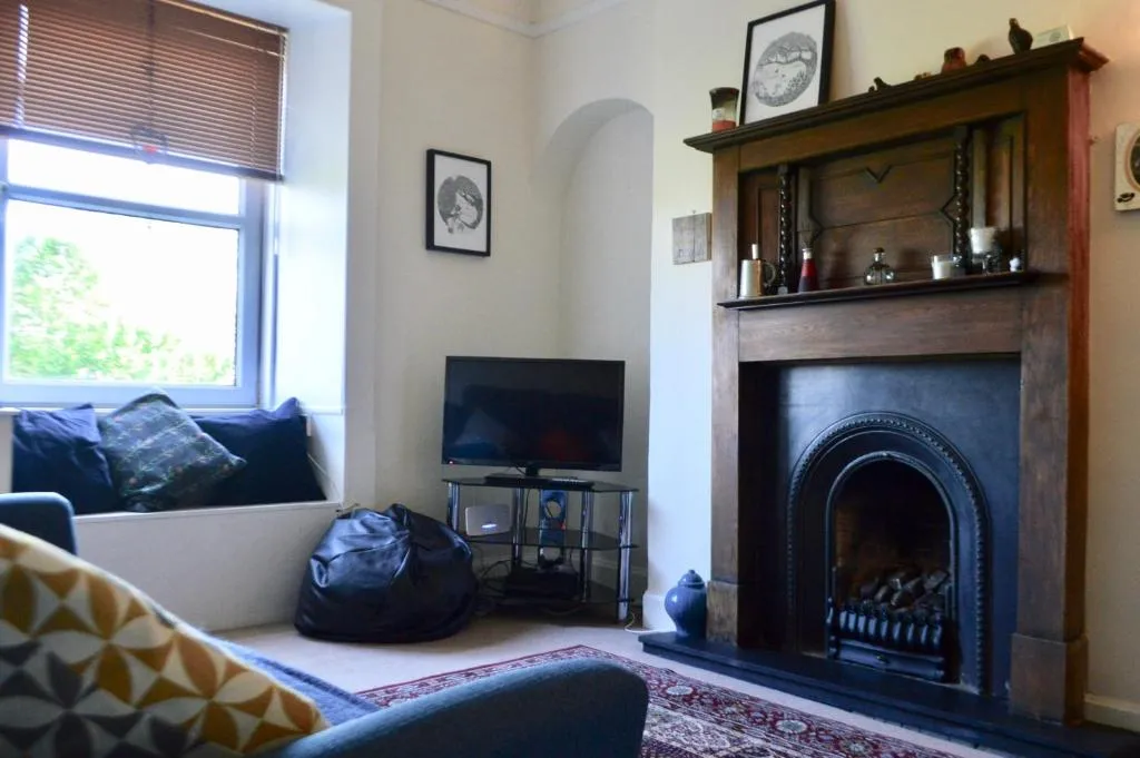 Modern 1 Bedroom Flat With Traditional Features, Edinburgh, United Kingdom