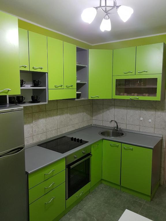 Kuhinja ili čajna kuhinja u objektu Apartment Centar Deluxe