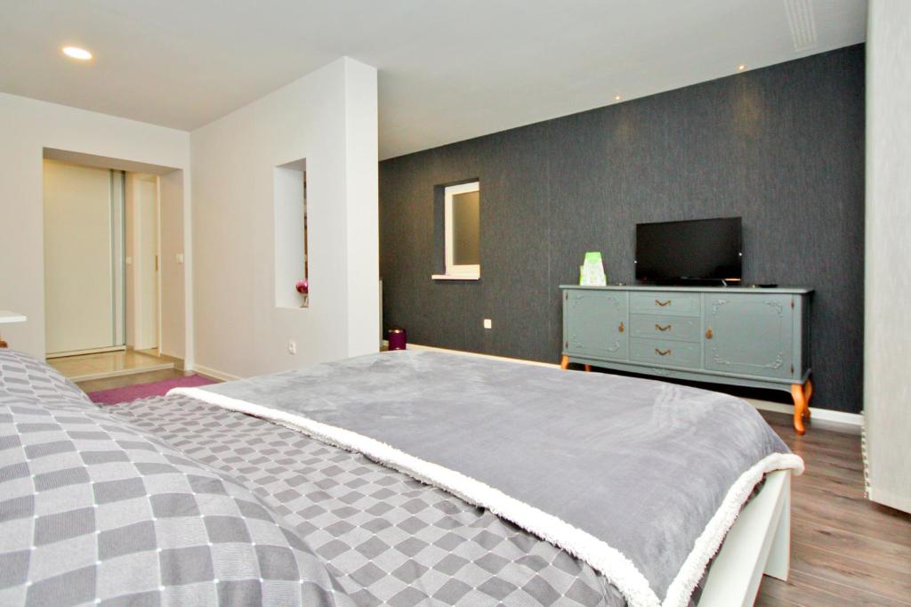 Кровать или кровати в номере Apartman Amaya