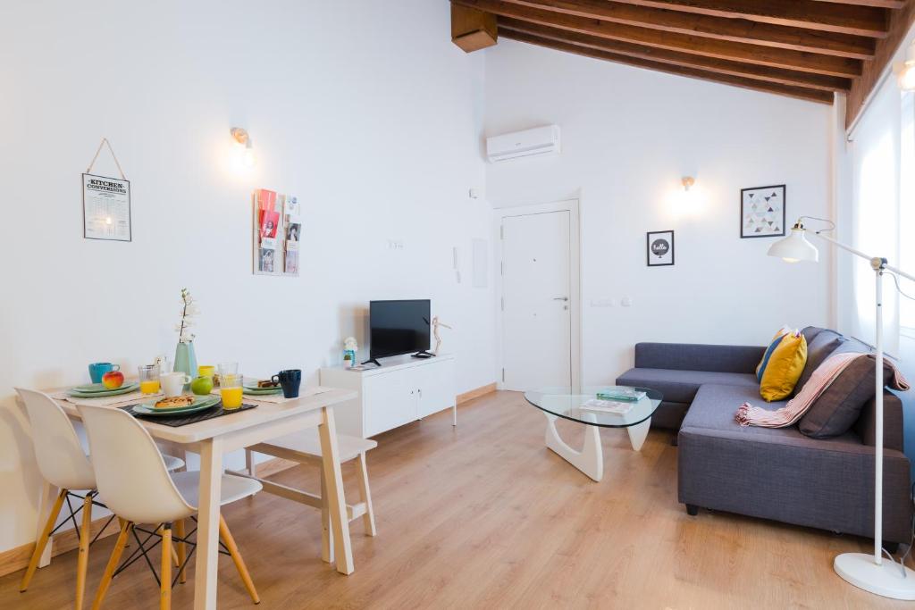 Televízia a/alebo spoločenská miestnosť v ubytovaní Hola Málaga Centro