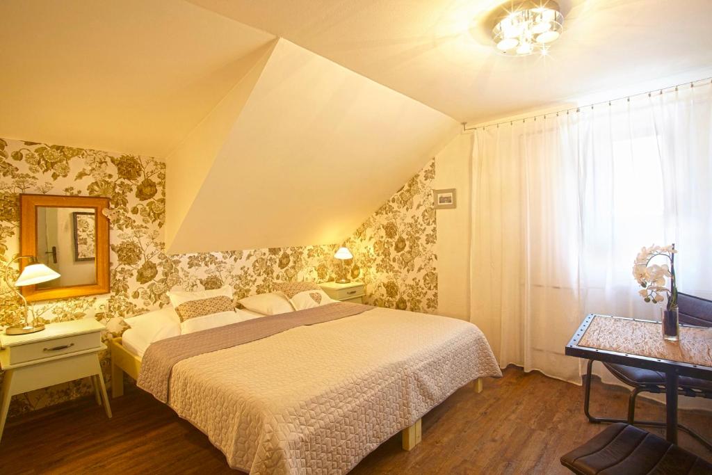 Postel nebo postele na pokoji v ubytování Penzion Kostnický dům