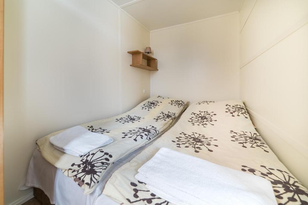 Postel nebo postele na pokoji v ubytování Szmaragdowe Morze