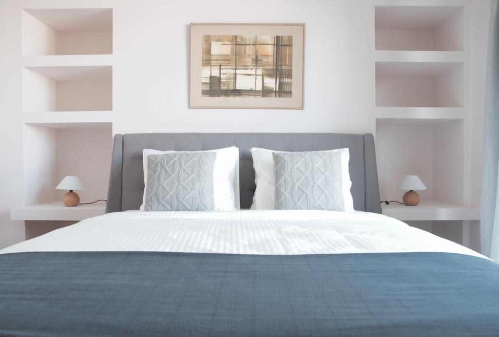 Posteľ alebo postele v izbe v ubytovaní Athens Grand Suite