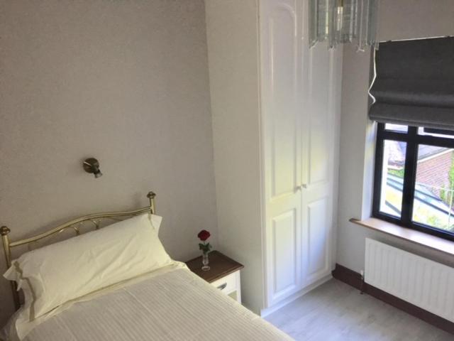 Postel nebo postele na pokoji v ubytování Ivy House