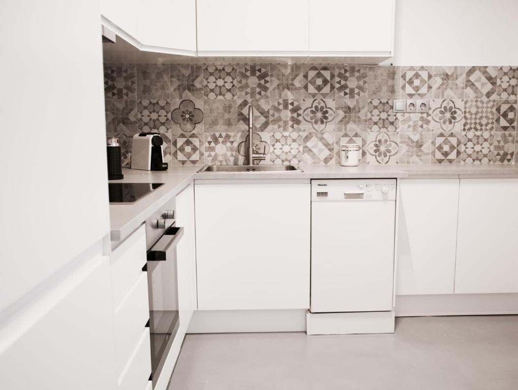 Kuchyňa alebo kuchynka v ubytovaní Athens Grand Suite