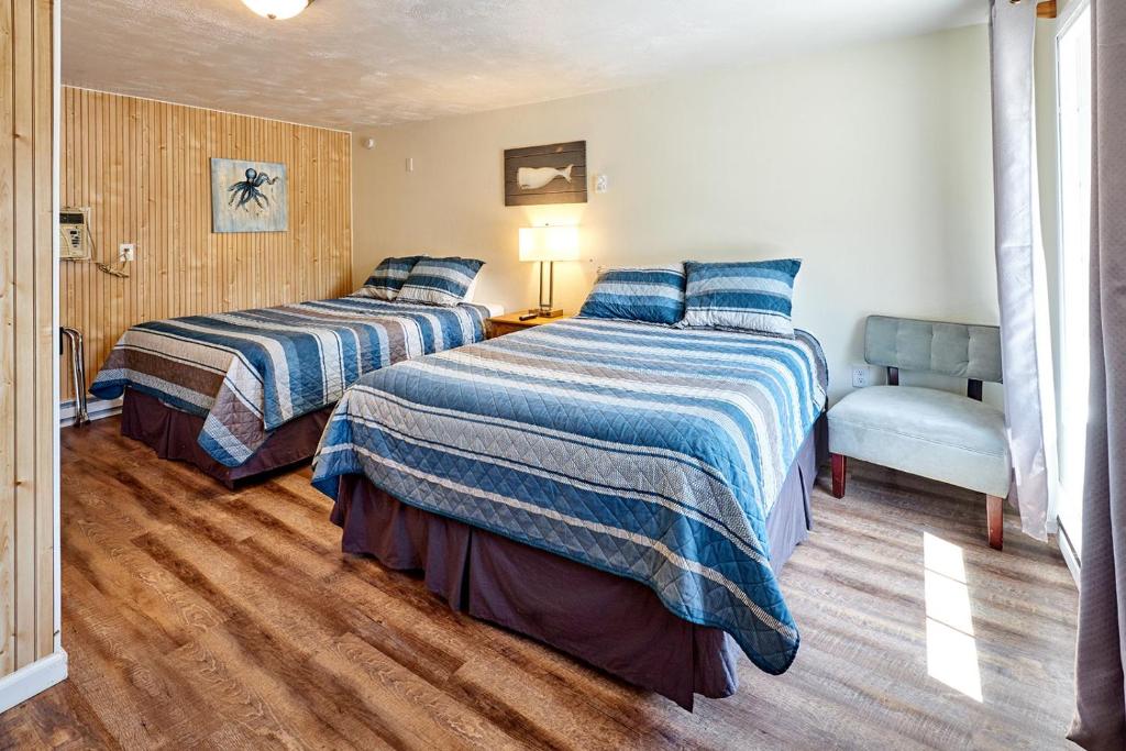 Postel nebo postele na pokoji v ubytování Arbor Inn Motel Oakridge