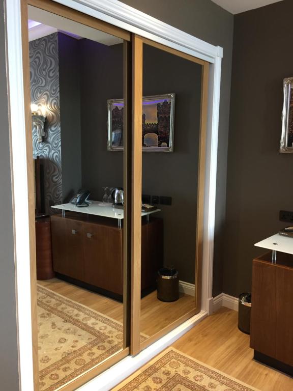 Un baño de Halvard Hotel