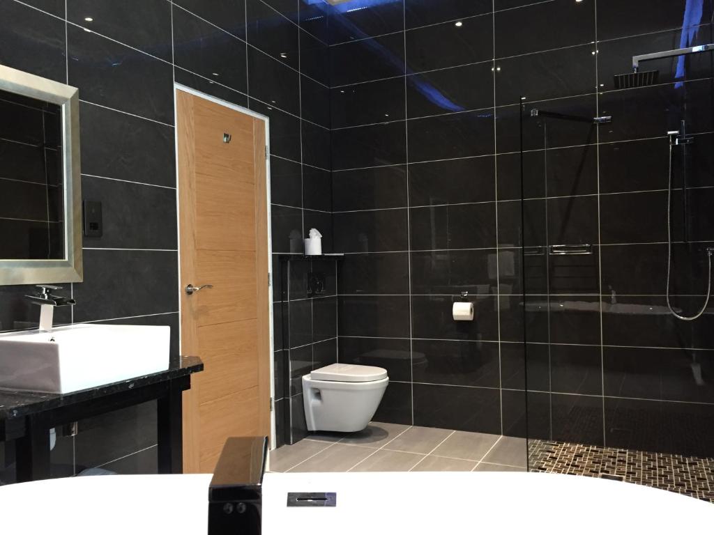 Un baño de Halvard Hotel