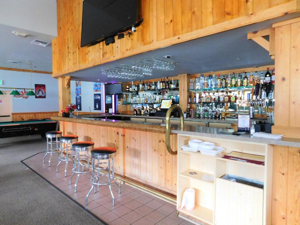 Lounge nebo bar v ubytování The Summit Inn