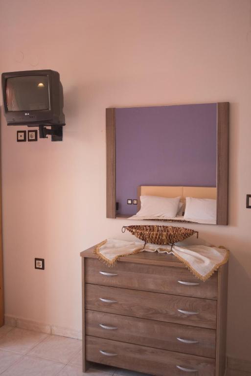 TV a/nebo společenská místnost v ubytování Ta Kavourakia