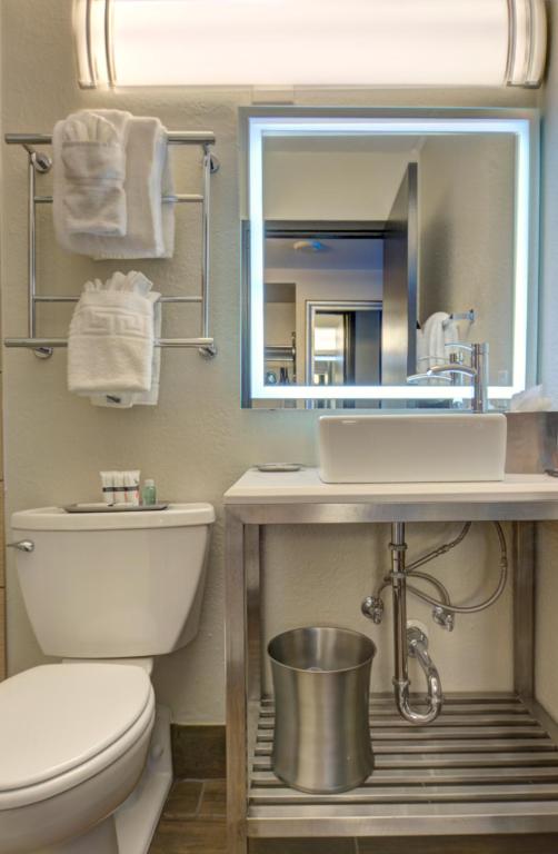 The Barrymore Hotel Tampa Riverwalk photo