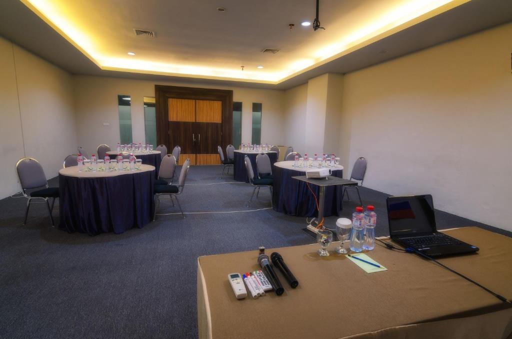 Konferenční prostory v ubytování The Square Surabaya Hotel