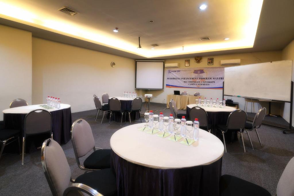 Konferenční prostory v ubytování The Square Surabaya Hotel