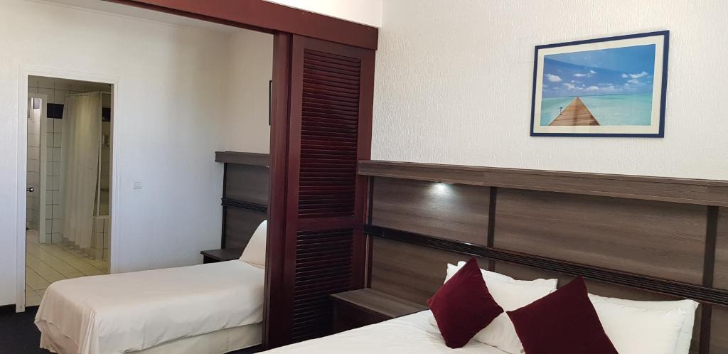 Postel nebo postele na pokoji v ubytování Hotel Le Paris