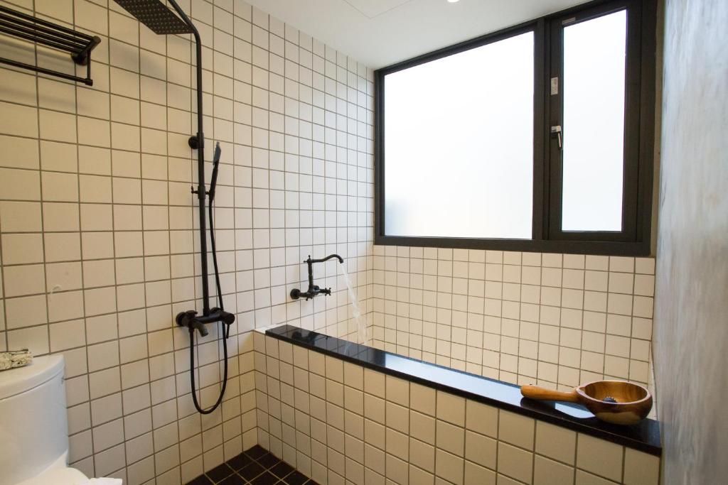 a bathroom with a shower and a toilet at Meng Yun Ge Hotel in Jiaoxi