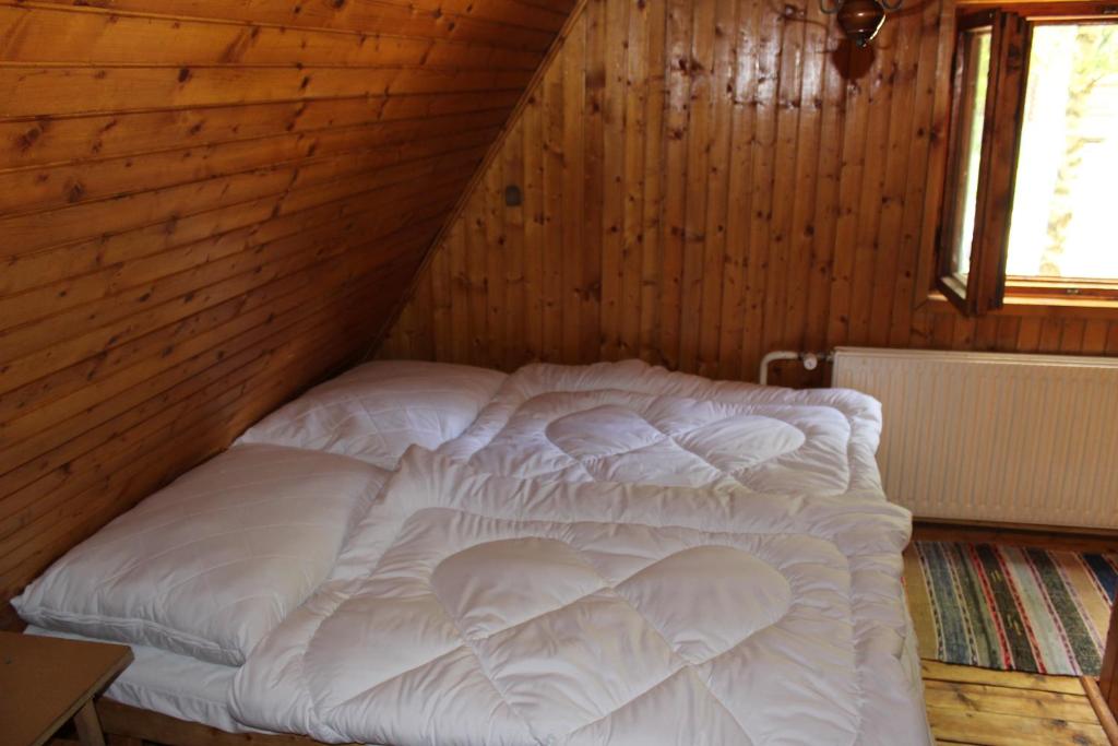 Postel nebo postele na pokoji v ubytování Chata Živa pod Babou horou