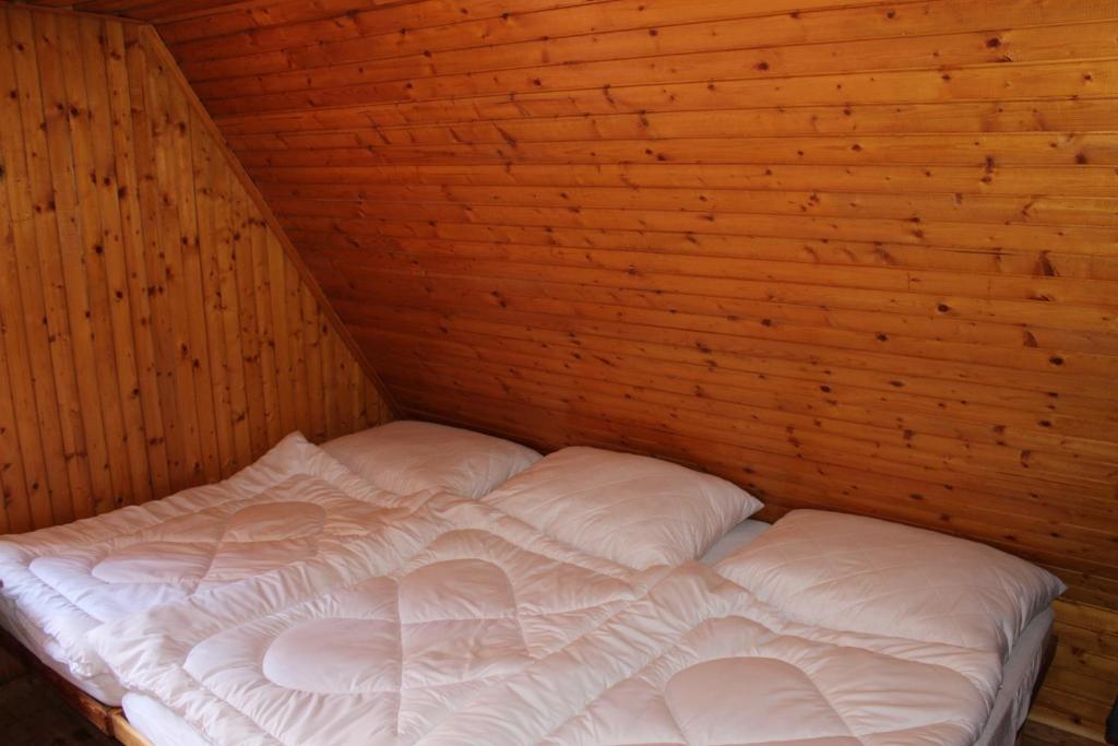 Postel nebo postele na pokoji v ubytování Chata Živa pod Babou horou