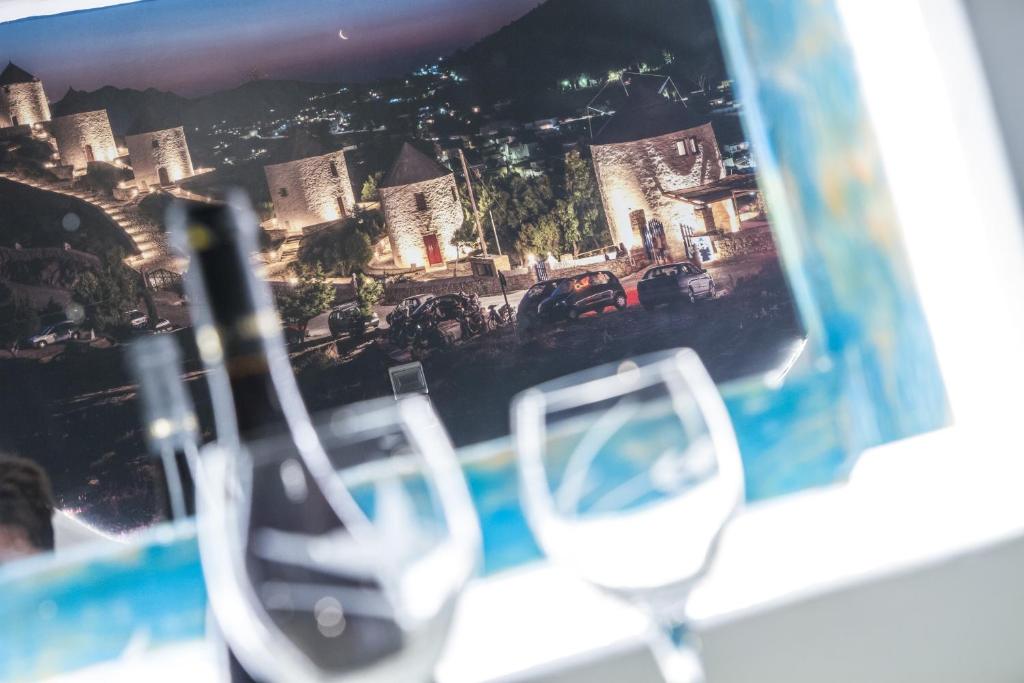 TV a/nebo společenská místnost v ubytování Elpiniki