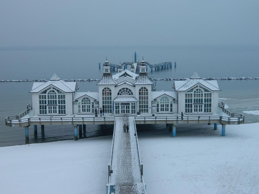 Ferienwohnung "Kranich" im Ferien-Resort Rügen v zimě