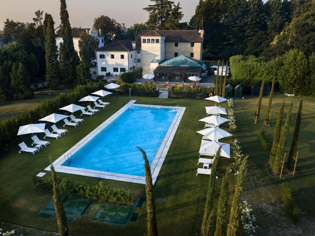 Bazén v ubytování Villa Franceschi Hotel & Resort nebo v jeho okolí
