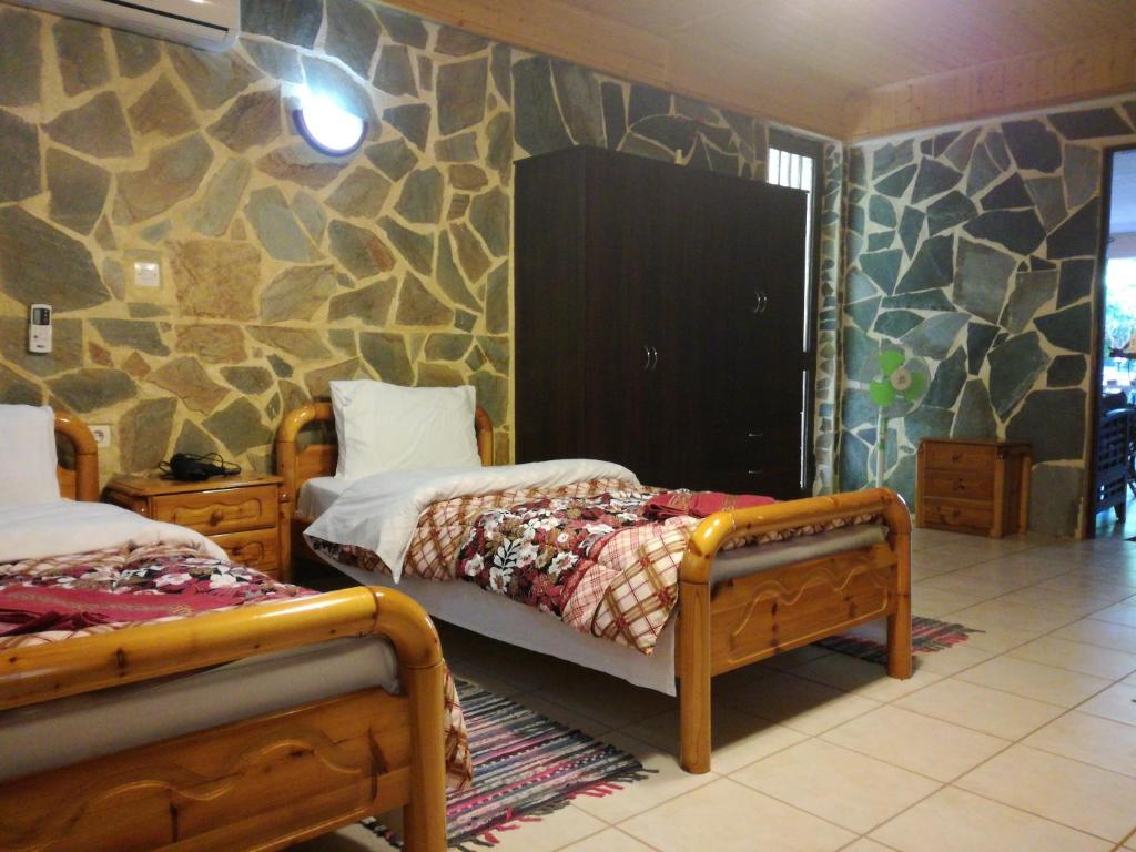 Postel nebo postele na pokoji v ubytování Apartments Zoumperi