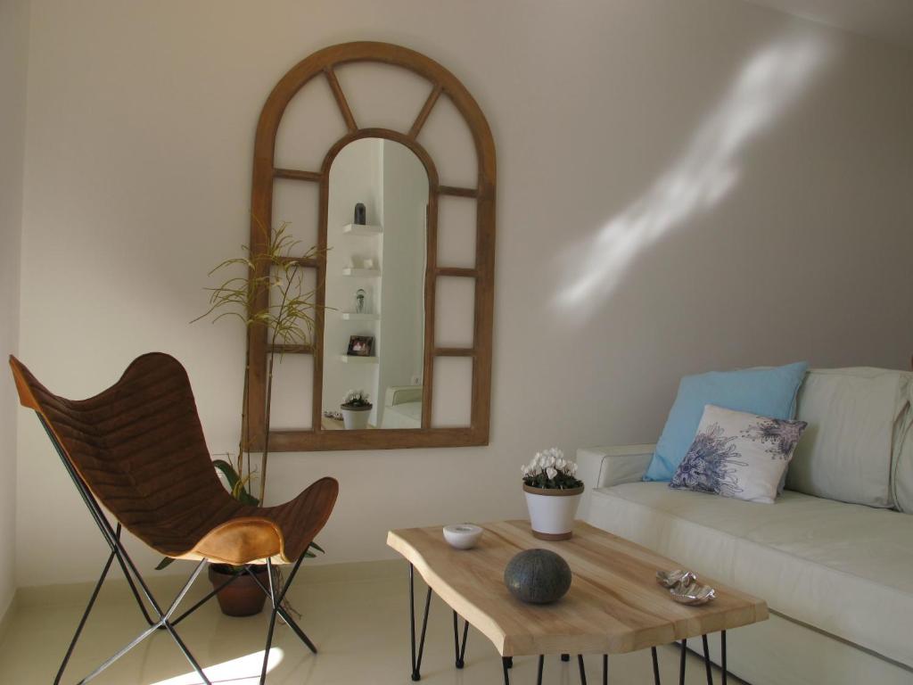 Posedenie v ubytovaní Aqua Seafront Glyfada Corfu Beach House With Garden