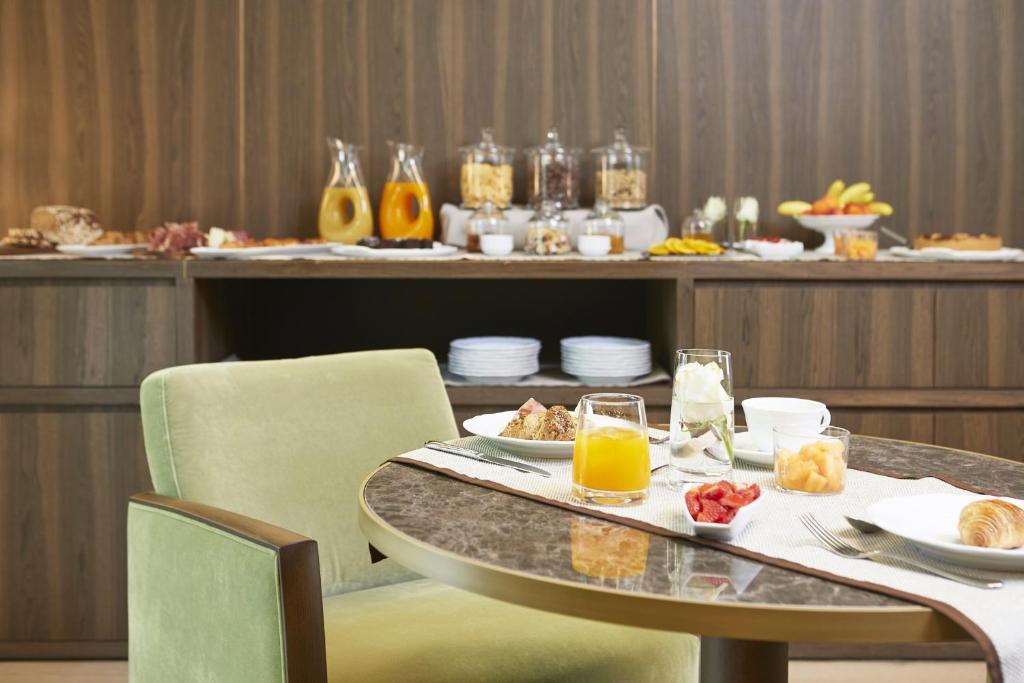 Jedlo v ubytovaní bed & breakfast alebo blízkom okolí