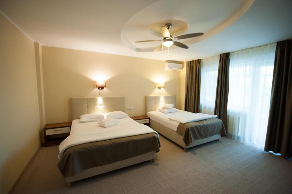 Postel nebo postele na pokoji v ubytování Bruxelles Guesthouse Craiova