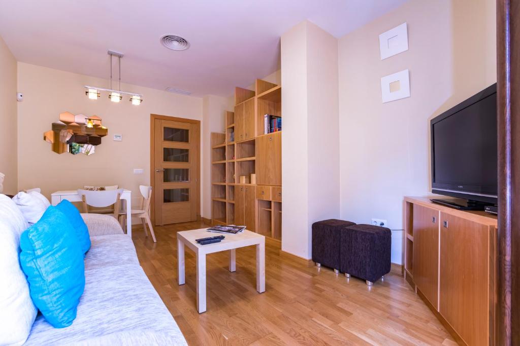 Televízia a/alebo spoločenská miestnosť v ubytovaní Livemalaga Apartment & Parking