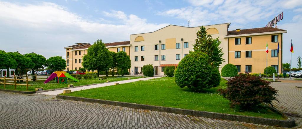 Ogród w obiekcie UNA HOTELS Occhiobello