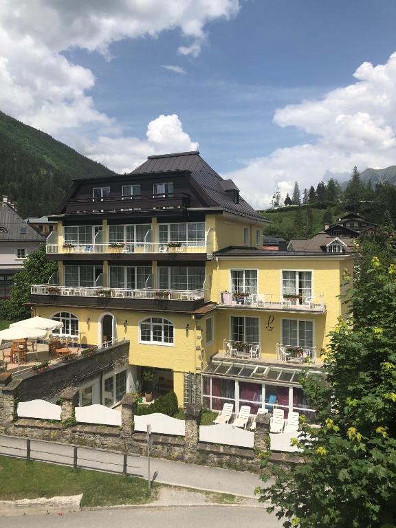 Nespecifikovaný výhled na hory nebo výhled na hory při pohledu z hotelu