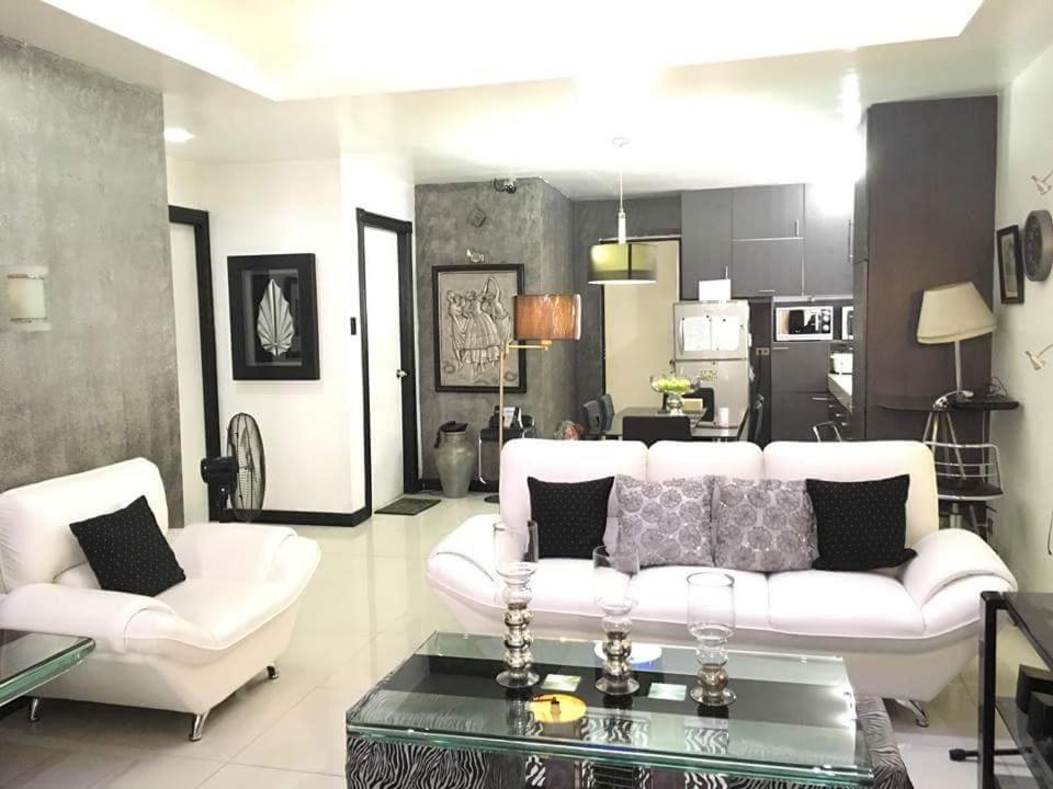 Kuchyň nebo kuchyňský kout v ubytování Spacious Low Rise Condo