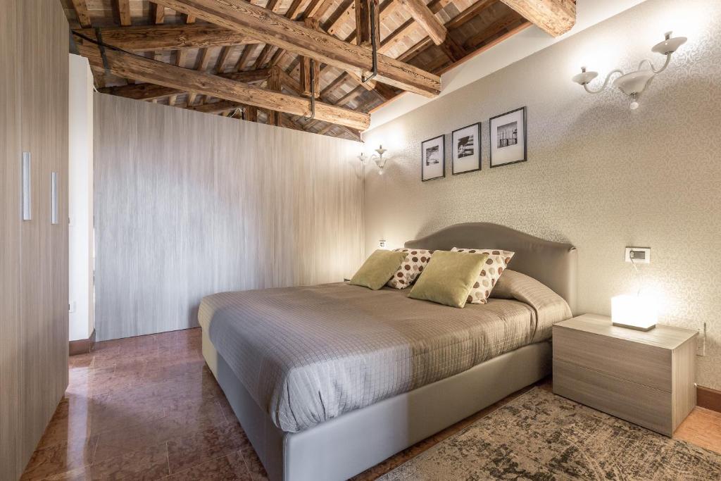 Posteľ alebo postele v izbe v ubytovaní Ca' del Monastero 7 Collection Bright Apartment with Terrace