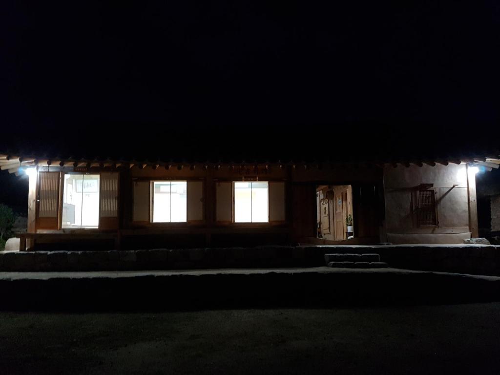 Jukheon Traditional House - Chambre Double Avec Toilettes Communes