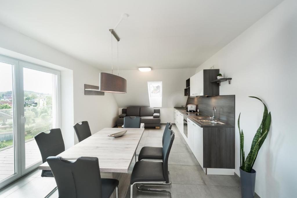 Kuchyň nebo kuchyňský kout v ubytování Hotel Restaurant Sailer