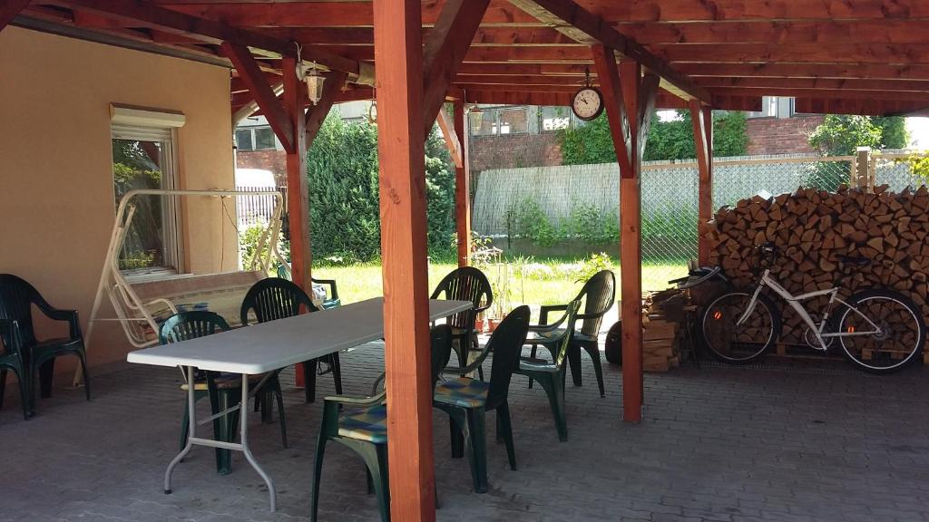 Restauracja lub miejsce do jedzenia w obiekcie Pál utcai Apartman Miskolc