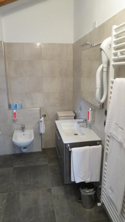 Zdjęcie z galerii obiektu La Baita D'Oro Ristorante Residence w mieście Monteduro