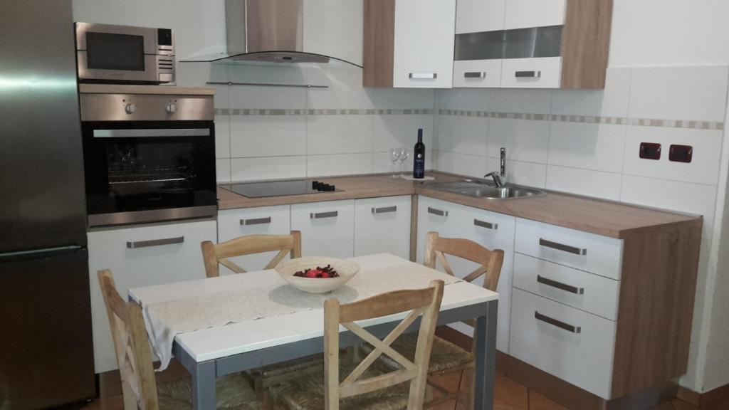 a kitchen with a table with a bowl of fruit on it at Renato in Bašanija