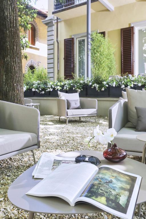 Posedenie v ubytovaní Messori Suites