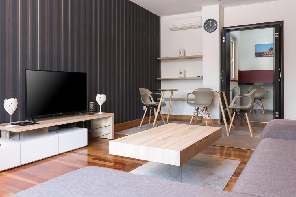 Feel Belgrade Apartments - Two-Bedroom Apartment With Terrace