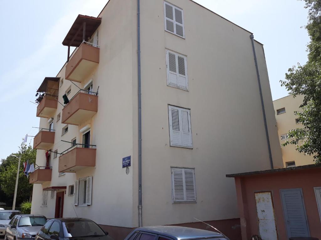 Budova, v ktorej sa apartmán nachádza