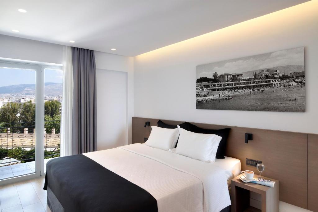 Postel nebo postele na pokoji v ubytování Poseidon Athens Hotel
