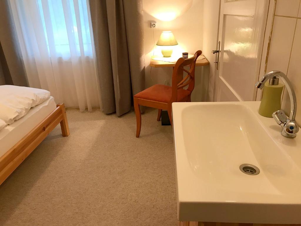 A bed or beds in a room at Panoramahaus