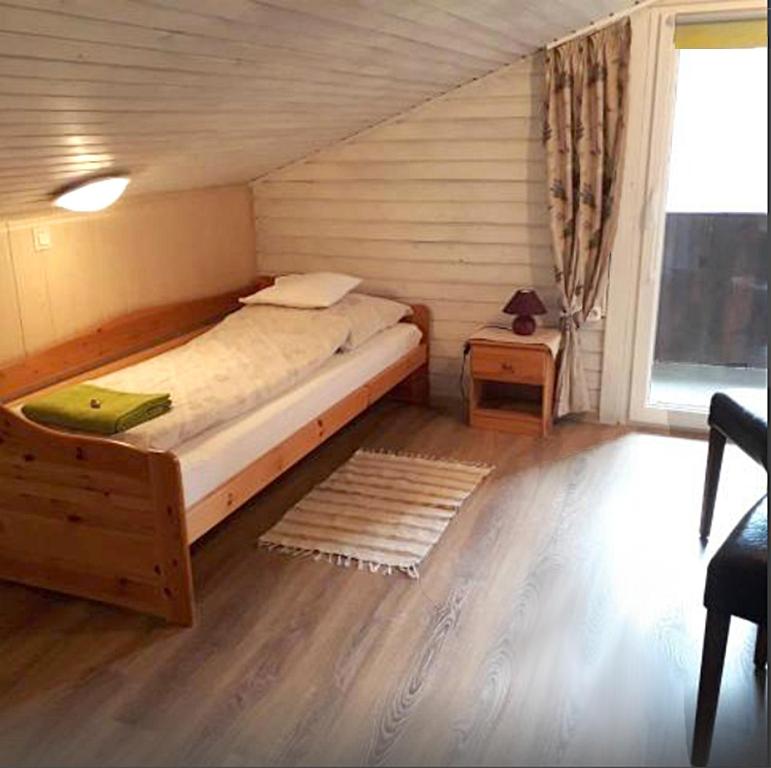 A bed or beds in a room at Panoramahaus
