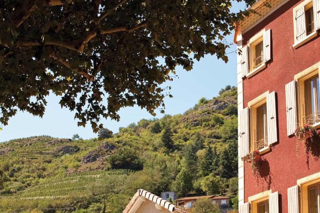 Nespecifikovaný výhled na hory nebo výhled na hory při pohledu z hotelu