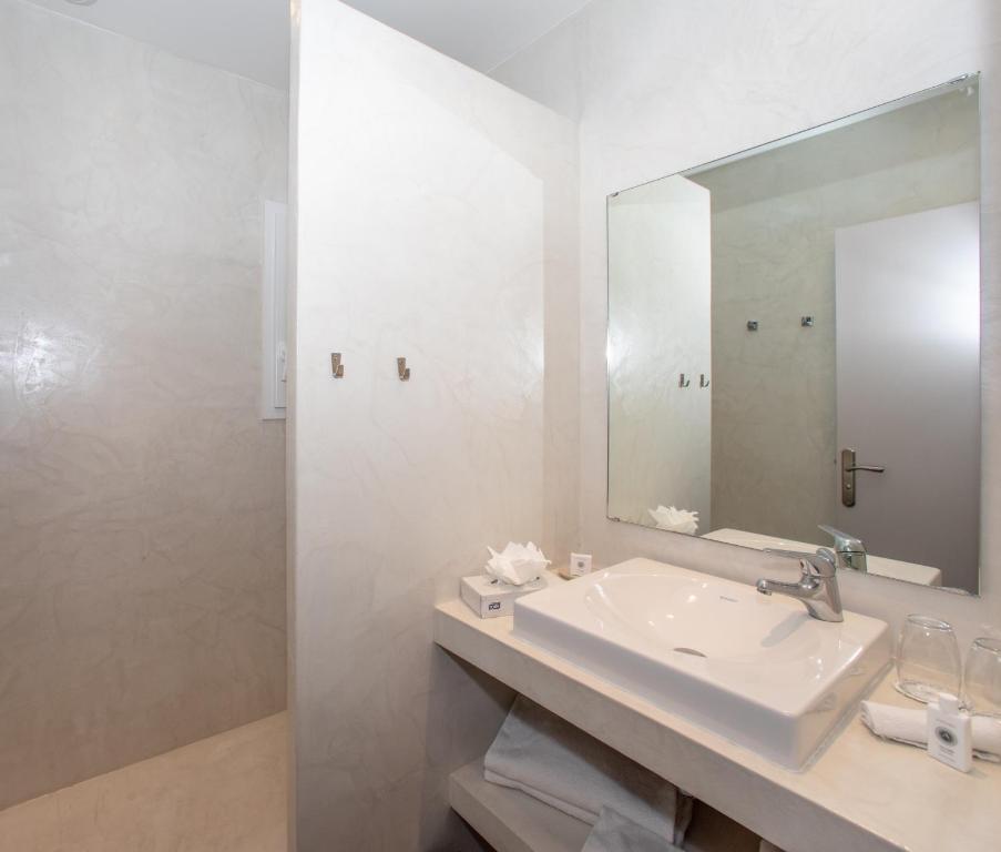 Koupelna v ubytování Hôtel Font Mourier