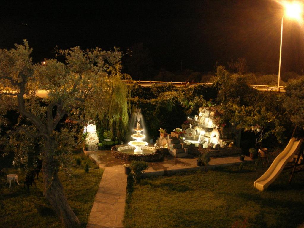 Zahrada ubytování Villa Karapataki