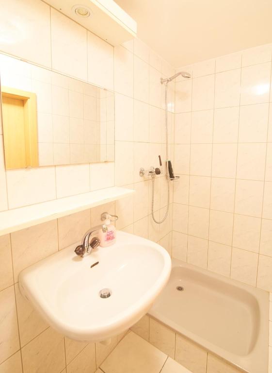 Ferrari Apartment - Resim 31