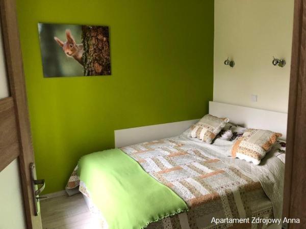 Кровать или кровати в номере Apartamenty Zdrojowe
